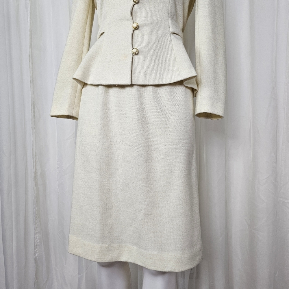 Vintage Elegant Cream Women's Skirt Set — Classic Professional Style - Picture 4 of 12